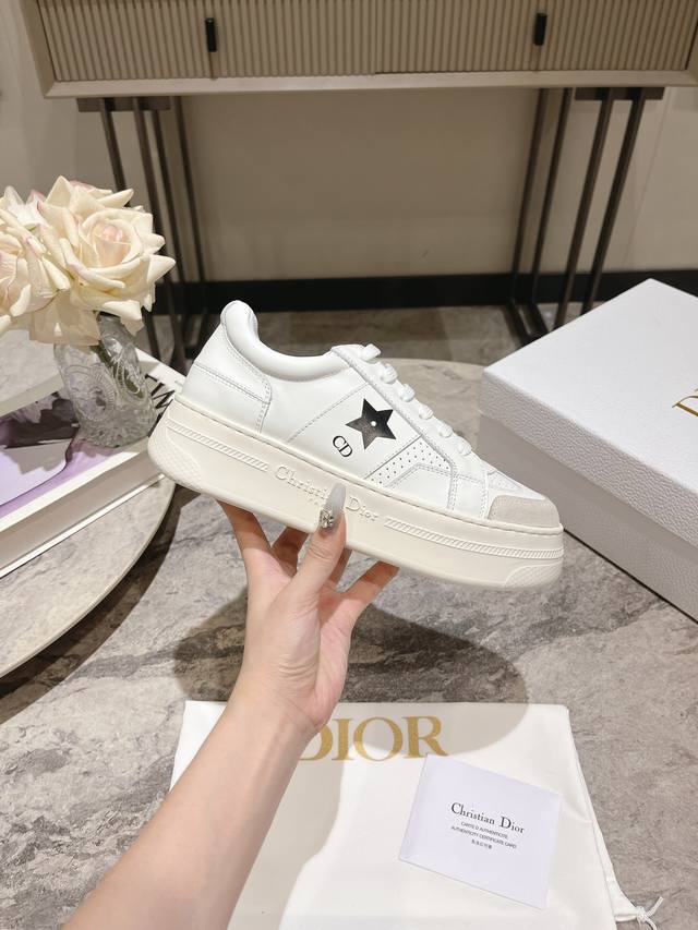 Dior Spring/Summer 2025 Cd Platform Casual Sneakers (White)! Made with suede and