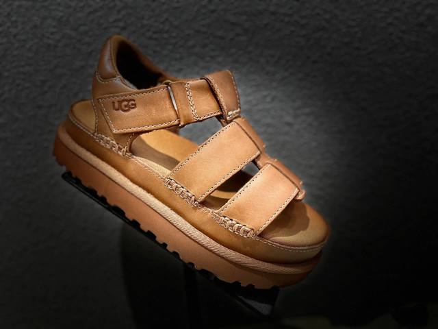 Ugg's classic Roman gold star sandals are here! You absolutely have to buy a pai