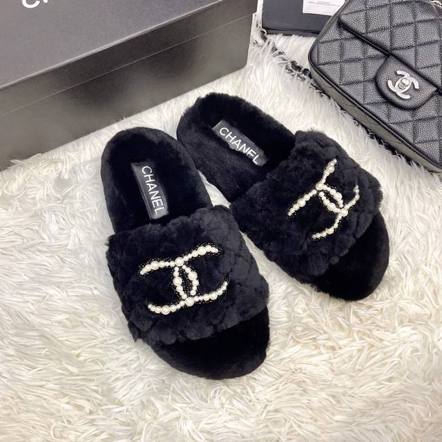 Chanel Fuzzy Slippers Early Autumn Casual Fuzzy Slippers Double C Series. Exclus