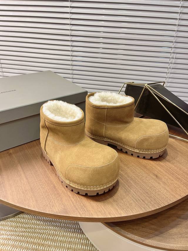 Balenciaga New Oversized High-Heeled Snow Boots Balenciaga unlocks the La La fas