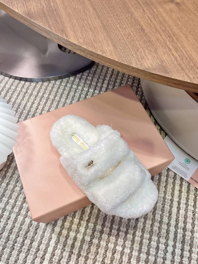 Miu Miu's latest Fall/Winter furry slippers~ Miu has released quite a few this y