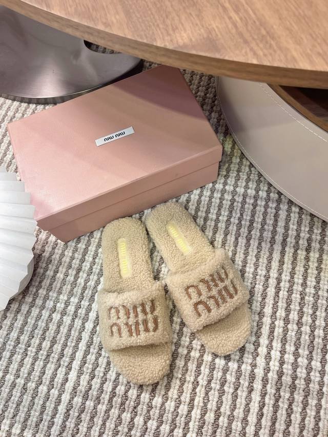 Miumiu 25Ss Autumn/Winter Runway New Style Celebrity-Style Flat Home Furry Slipp
