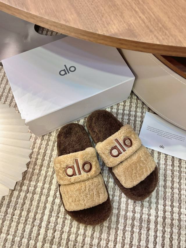 Latest 2025 Autumn/Winter New Style Furry Slippers Alo Alo There are so many bea
