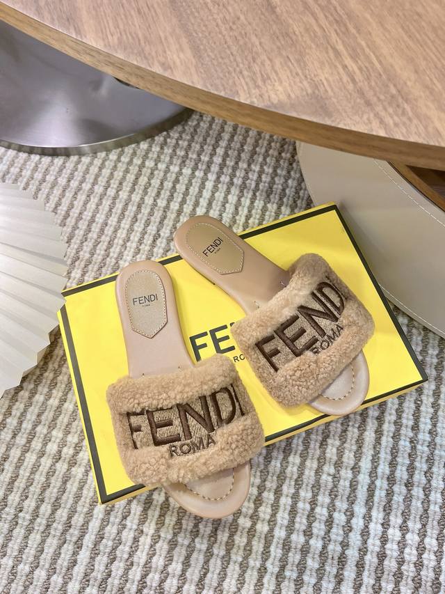 Fendi 2025 Autumn/Winter New Style Flat Furry Slippers, so fun, cute, and adorab