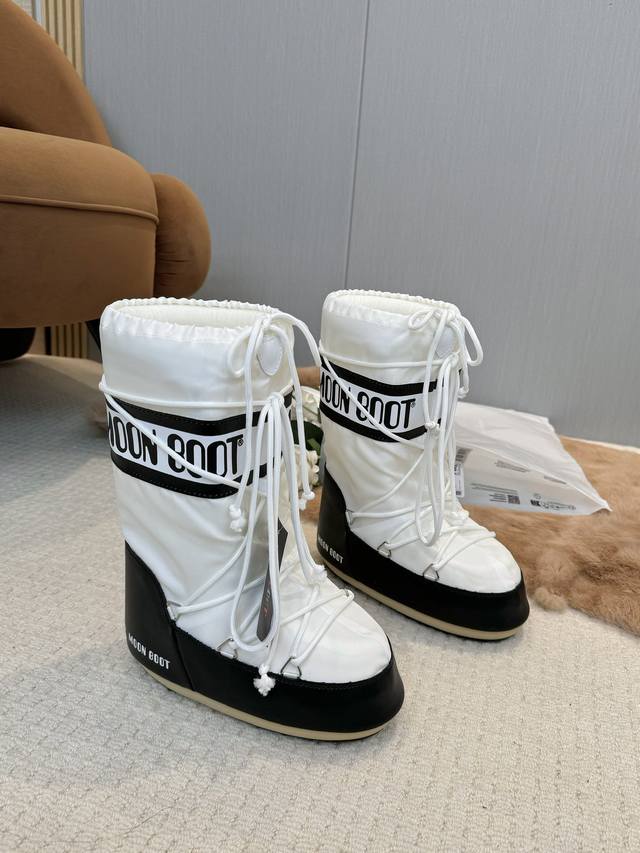 Moon Boots, the darling of the ski season, were already incredibly popular back