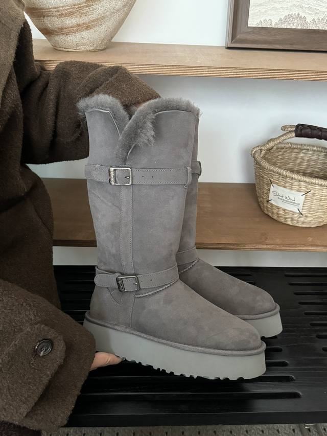 Platform Riding Boots Instantly create the illusion of longer legs. Two-way desi