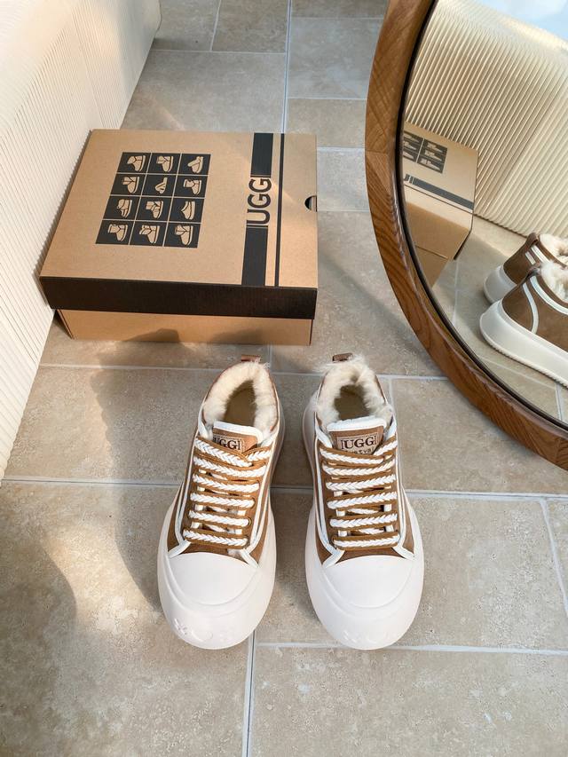 New Australian Ugg shoes are here! A rare round-toe design, perfect for a lively