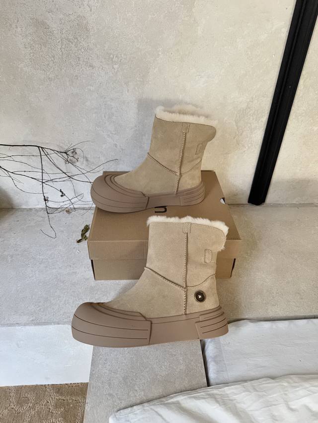 Ugg Button Martin Boots 2025 Autumn/Winter New British Style Ankle Boots Stylish