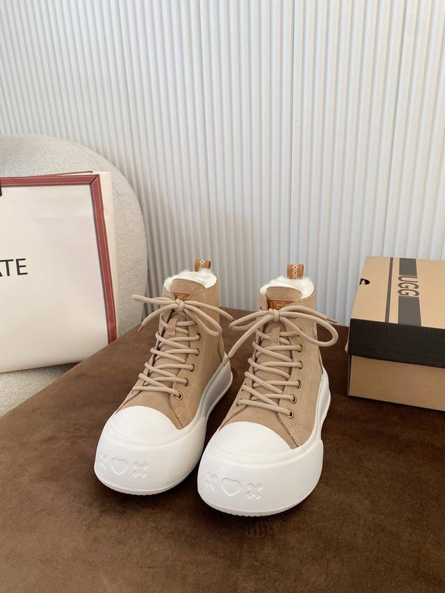 New Ugg design is here! A rare round-toe design, perfect for a vibrant winter lo