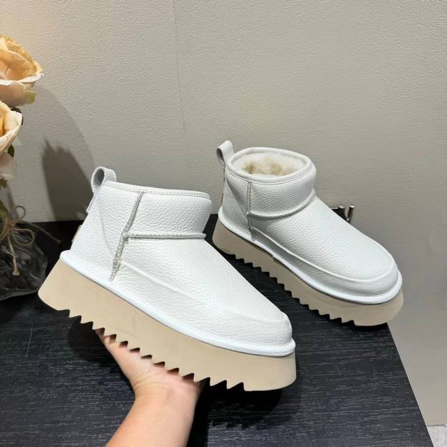 New Ugg model! Litchi-grain leather upper, 3.5cm gear outsole, thickened wool ou