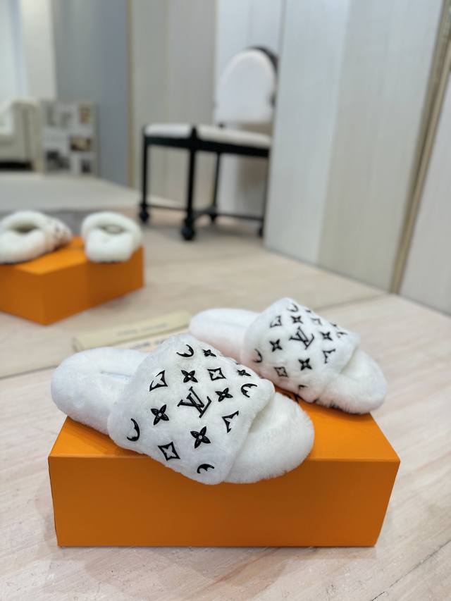 Factory Price: Louis Vuitton 2025 New Wool Slippers - Soft and Fine Wool, Top Qu