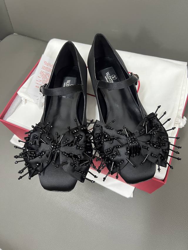 Valentin New Bow Mary Jane Shoes. The bow element is sweet and youthful, making