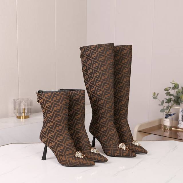 Sizes 35-42, high boots, ankle boots 460 Ddd. A popular Versace + Fendi collabor Sizes 35-42, high boots, ankle boots 460 Ddd. A popular Versace + Fendi collabor