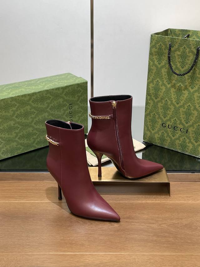 Gucci's new Gucci logo buckle chain high-heeled ankle boots, pointed toe, no-sho