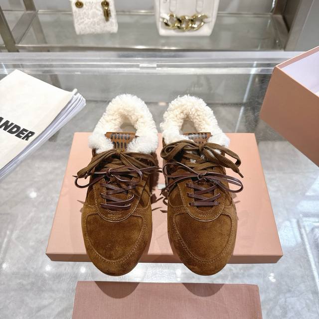 Top-tier factory version Miu Miu x New Balance sneakers! Exclusive new color and Top-tier factory version Miu Miu x New Balance sneakers! Exclusive new color and