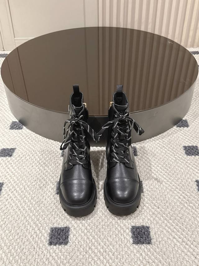 Cowhide suede. Cowhide upper. Sizes 35-40. Custom-made Prada 2025 new lace-up pl