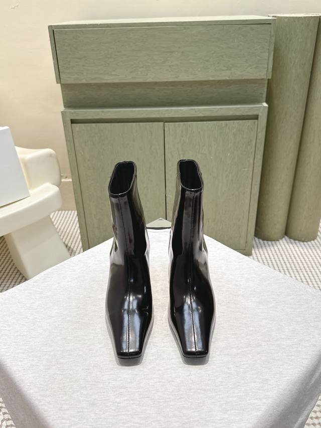 High-quality Khaite 2025 Autumn/Winter new square-toe kitten heel boots, stylish