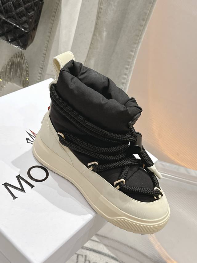 Autumn/Winter Down Ski Boots. Features a drawstring lace-up design and a warm li