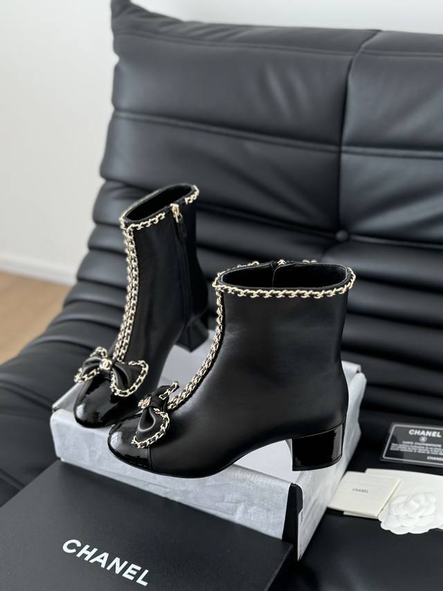 High-quality Chanel 24B Fall/Winter chain boots (retail import grade). A super s
