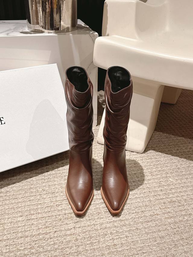 Khaite, a niche streetwear brand, presents its latest retro pointed-toe fashion