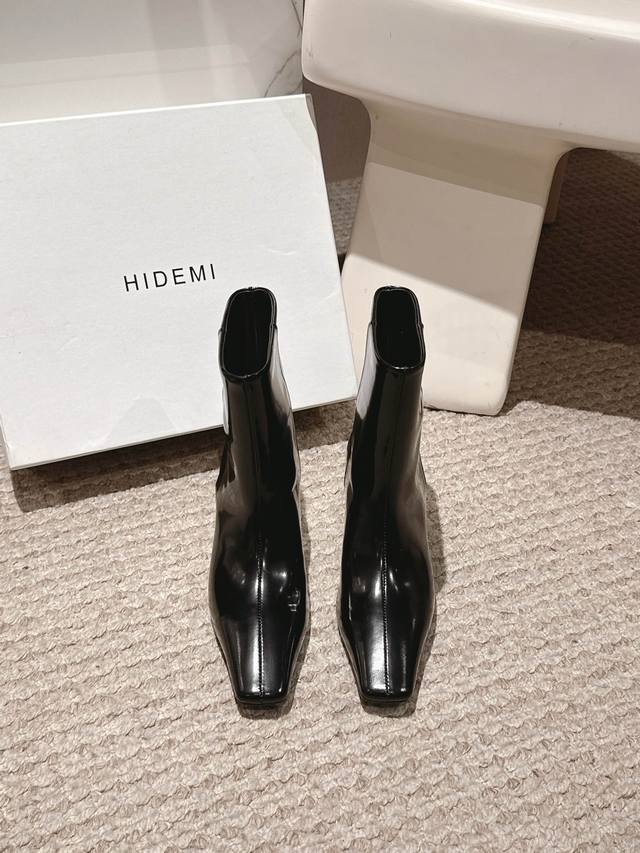 Hidemi 2025 Autumn/Winter New Square Toe Boots. Stunning every season, these boo