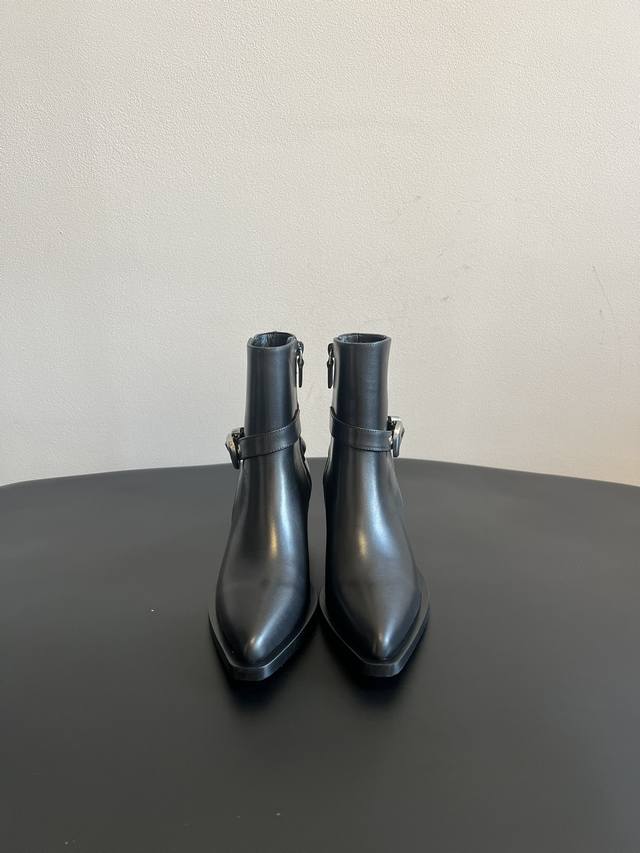 High-quality camel suede Shoes, size 25, retro-modern pointed-toe ankle boots. M