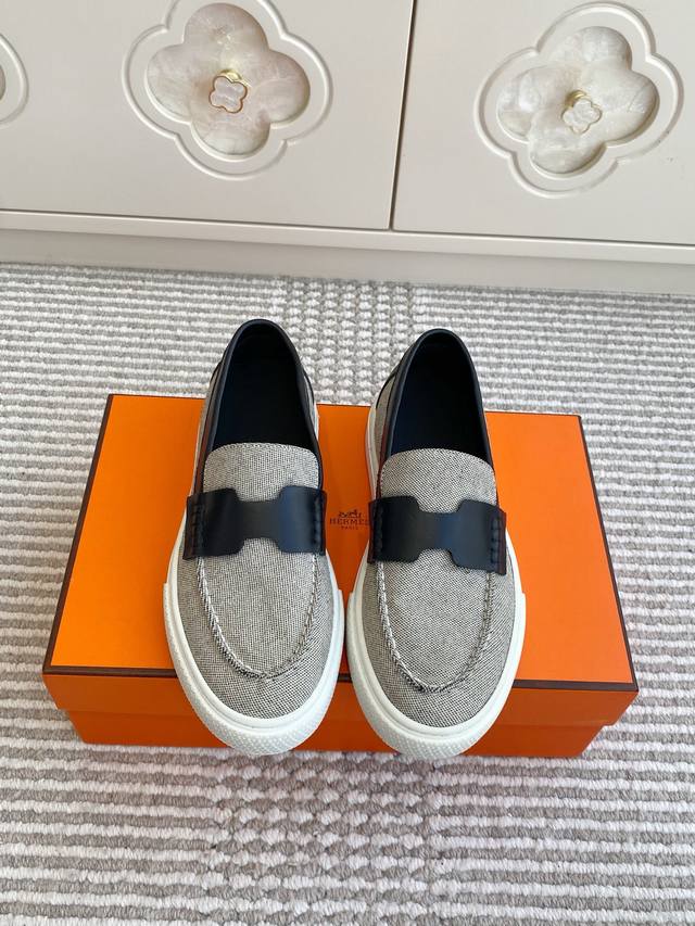 Batch of women's and men's 300 Hermes H brand couple's platform slip-on loafers
