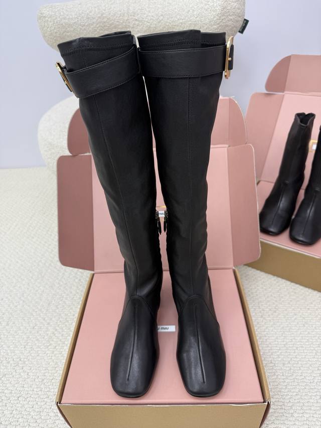 Top Quality Miu's boots evolve every season. This season, their functionality is