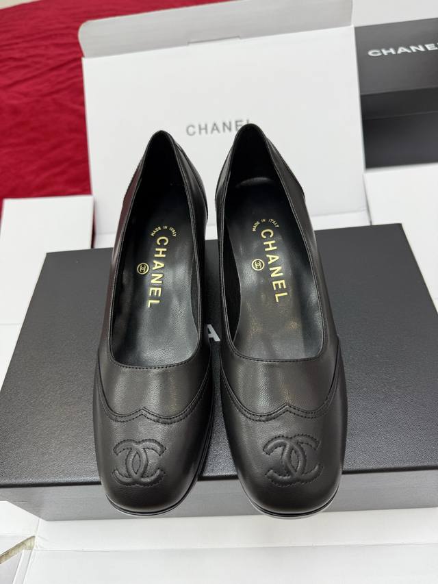 Dongguan-made Chanel SS25 New Chunky Heel Mary Jane Shoes. High-quality, compara