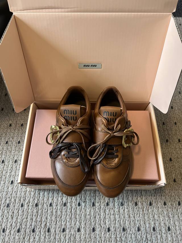 Dongguan-made Miu Mi* 25Fw Deck Shoes, retro leather thin-soled German training