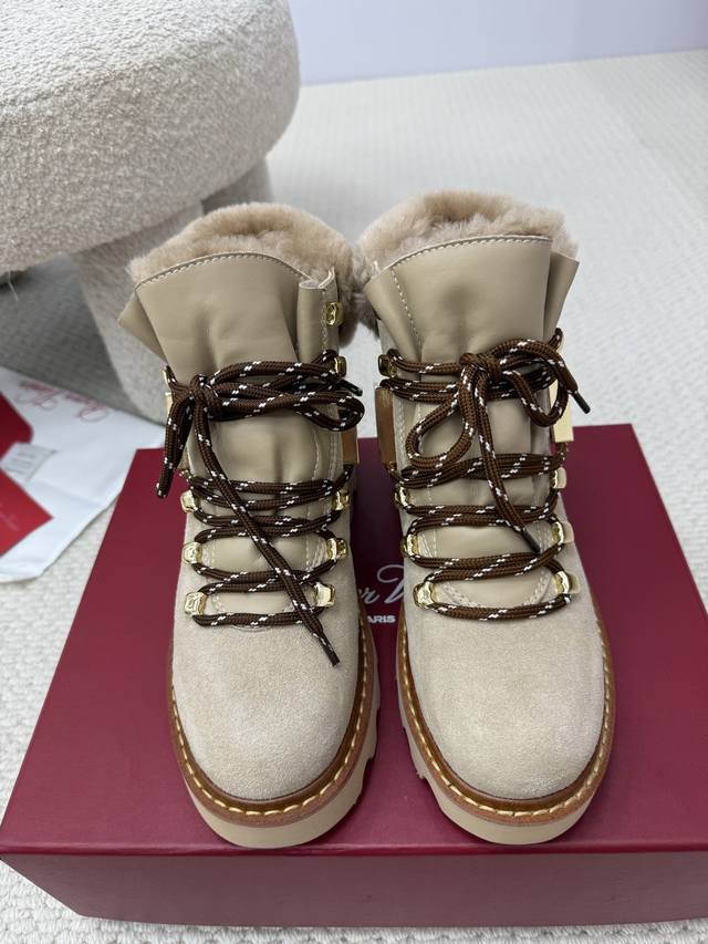 Top Quality Roger Vivier Fw25 Mew Arrival