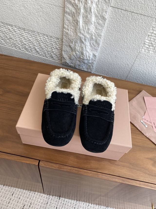 Top Version: Miu Miu 25Ss Autumn/Winter New Sheepskin Fur Lined Loafers. These a
