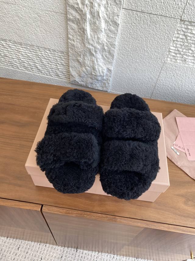 Top Version: Miu Miu 25Ss Autumn/Winter New One-Piece Wool Slippers. These Miu M