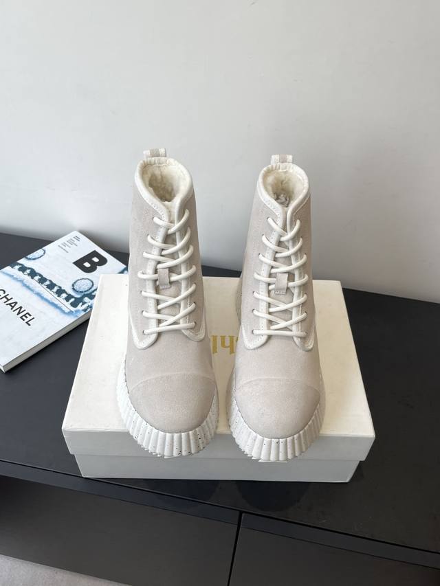 Chloe's new snow boots are now available at boutiques. Made with imported cow su