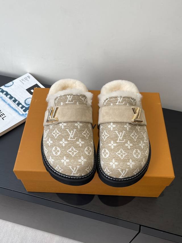 Lv Autumn/Winter Wool Slip-on Muffins. The Birkenstock silhouette blends all the