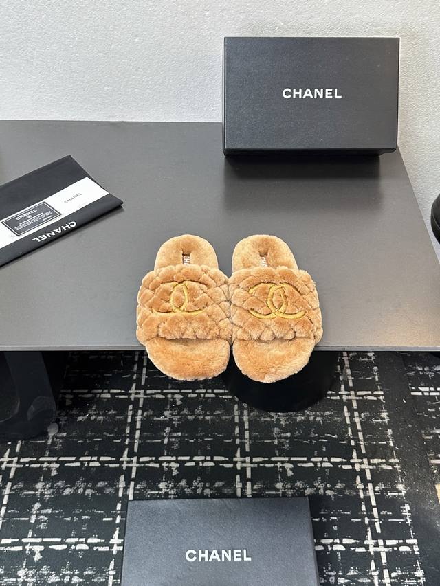 Chanel 25S Furry Wool Slippers, a hot new arrival in the early autumn collection