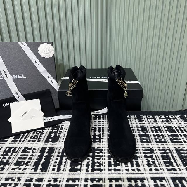 Top-tier suede Chanel new four-leaf clover double-C buckle chain boots. The icon