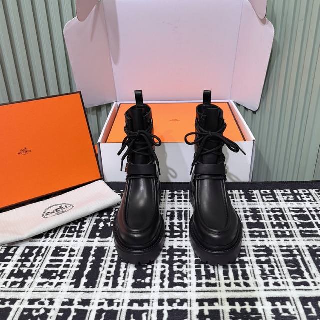 Top-quality Dongguan-made Hermes motorcycle-style buckle riding boots, a must-ha