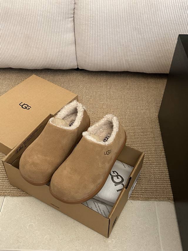Mini potato-shaped slip-on shoes. Simple, stylish, and versatile. The teddy bear