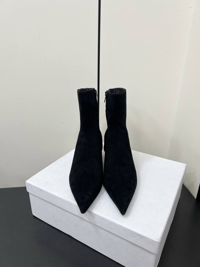 Toteme2025 | New Arrival Show Pointed-Toe Wedge Ankle Boots This collection is t