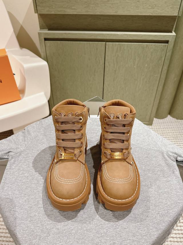 Couple Style 224 Top-Tier Thick-Soled Martin Boots (Short)! Louis Vuitton LV Bou