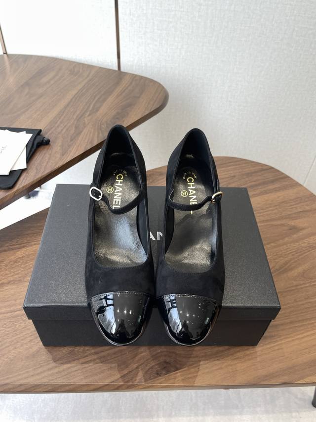 Chanel 25Ss Spring/Summer Collection Large Pearl Heel Mary Jane Shoes The very p