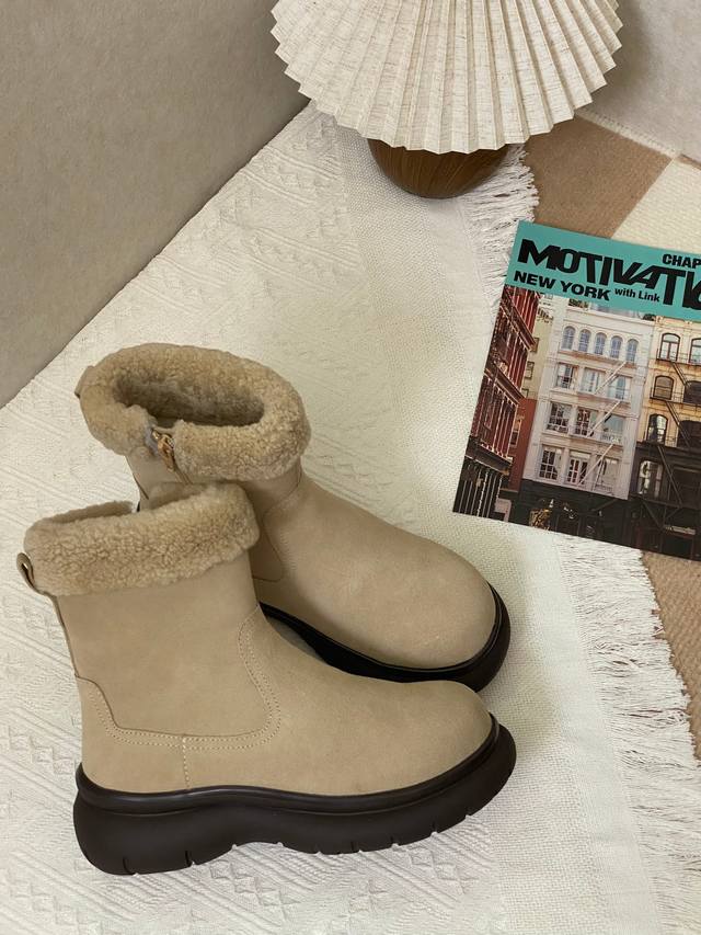 Snow boots with side zipper, a lazy person's dream, Chelsea slip-on design Short