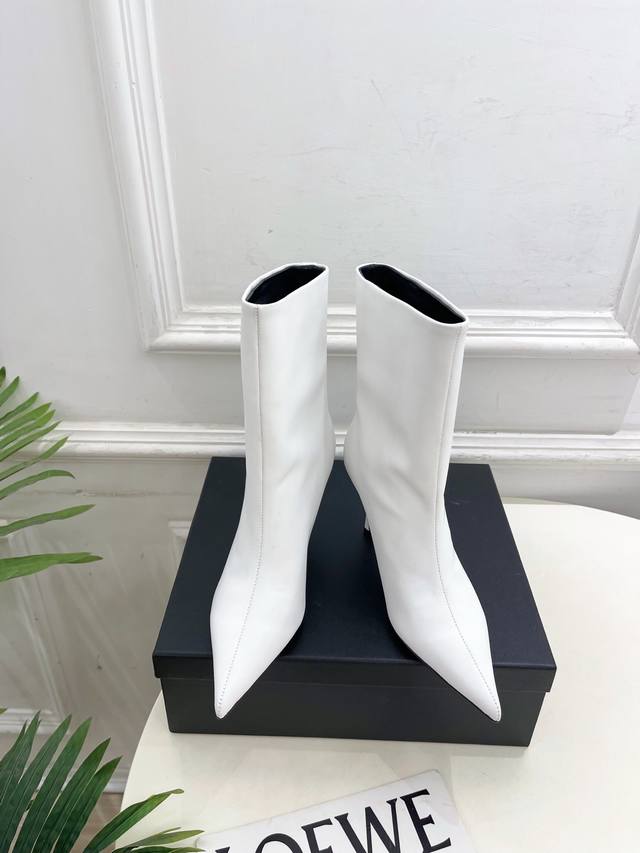 Alexander Wang 2025 Autumn/Winter New Arrival - Pointed Toe Letter High-Heeled A