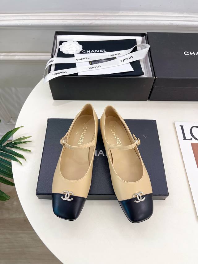 Chanel 25 2025 Spring/Summer New Arrival Classic Runway Style Chanel Double C Rh