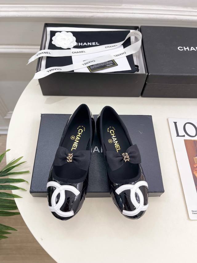 Chanel 25 2025 Autumn/Winter New Arrival Classic Runway Style Chanel Double C Di