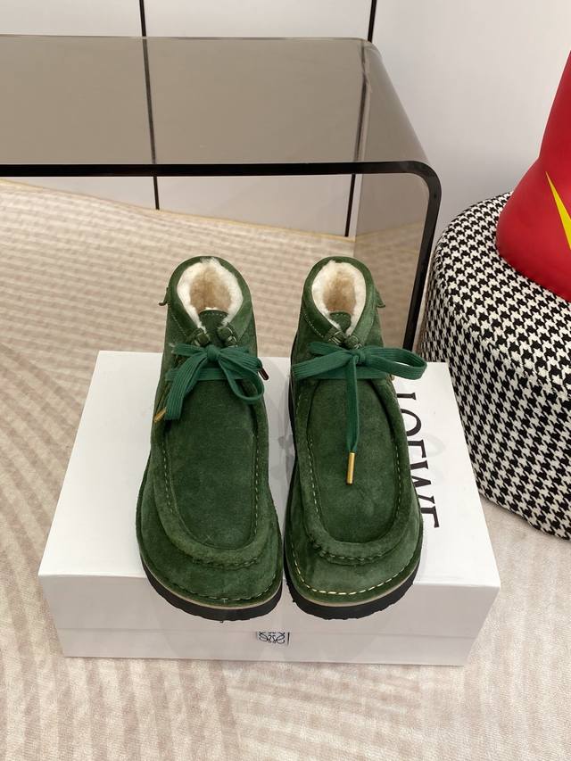 Loewe Fall/Winter 2025 New Wool Ankle Boots - A Powerful New Arrival! The round