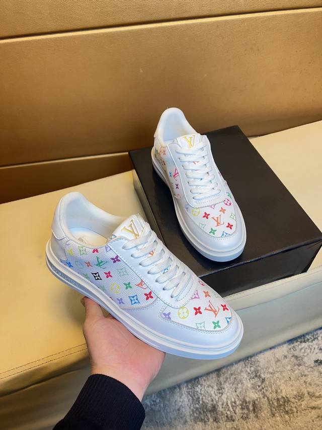 Louis Vuitton original quality. Unique modern style sneakers. A must-have casual
