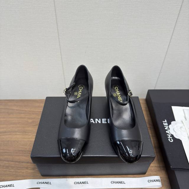 25K Unique Pearl Logo Mary Jane Shoes with Large Round Heel. Made of pure sheeps