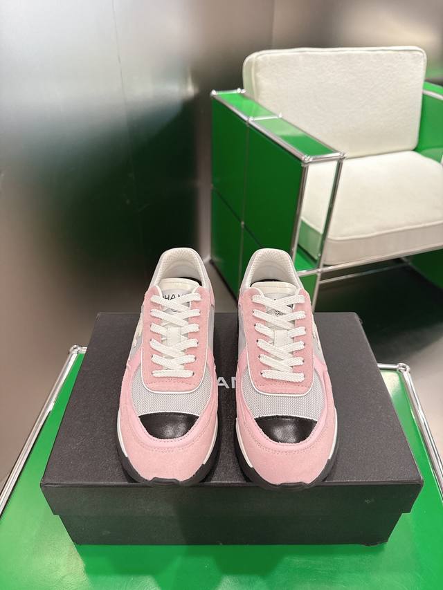 K010 Chanel 2025 Top-Tier Casual Sneakers This classic design features a multi-l